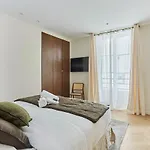 Apartment Champs Elysée bu Studio prestige