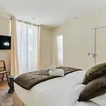 Apartment Champs Elysée bu Studio prestige